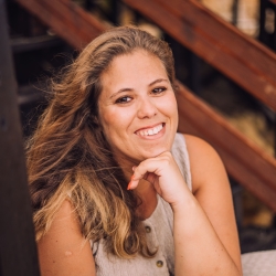 Laura R.