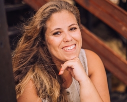 Laura R.
